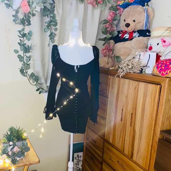 Forever 21 Dresses & Skirts - Forever 21 hook and eye mini dress 🖤🖤 Forever 21 Dresses & Skirts - Forever 21 hook and eye mini dress 🖤🖤